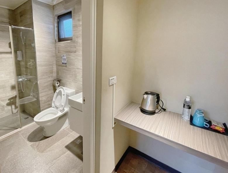 Breeze And Waves Hostel Jinning Εξωτερικό φωτογραφία